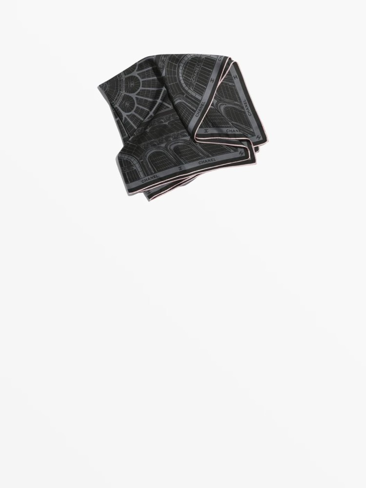 4 Scarf Hangat Yang Bikin Penampilanmu Makin Kece